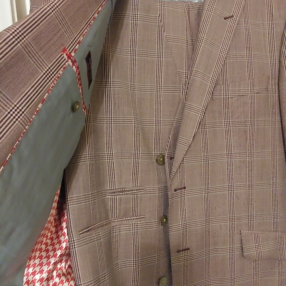 Suits - Picture 4 of 8